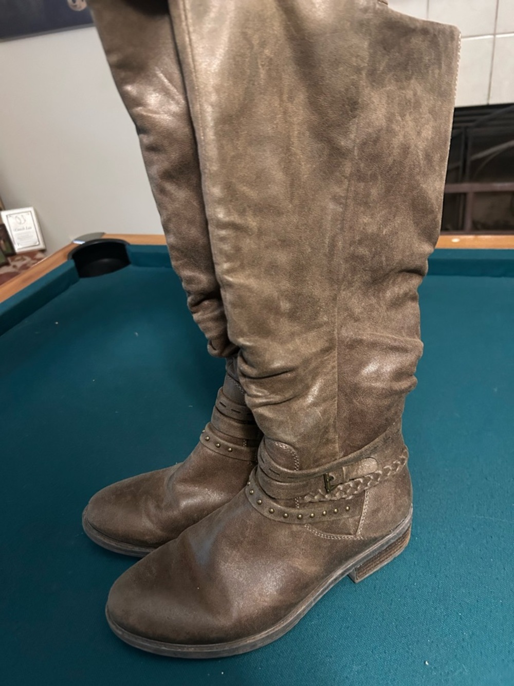 Brown Knee-High Women's Boots - Classic Casual Riding Style
